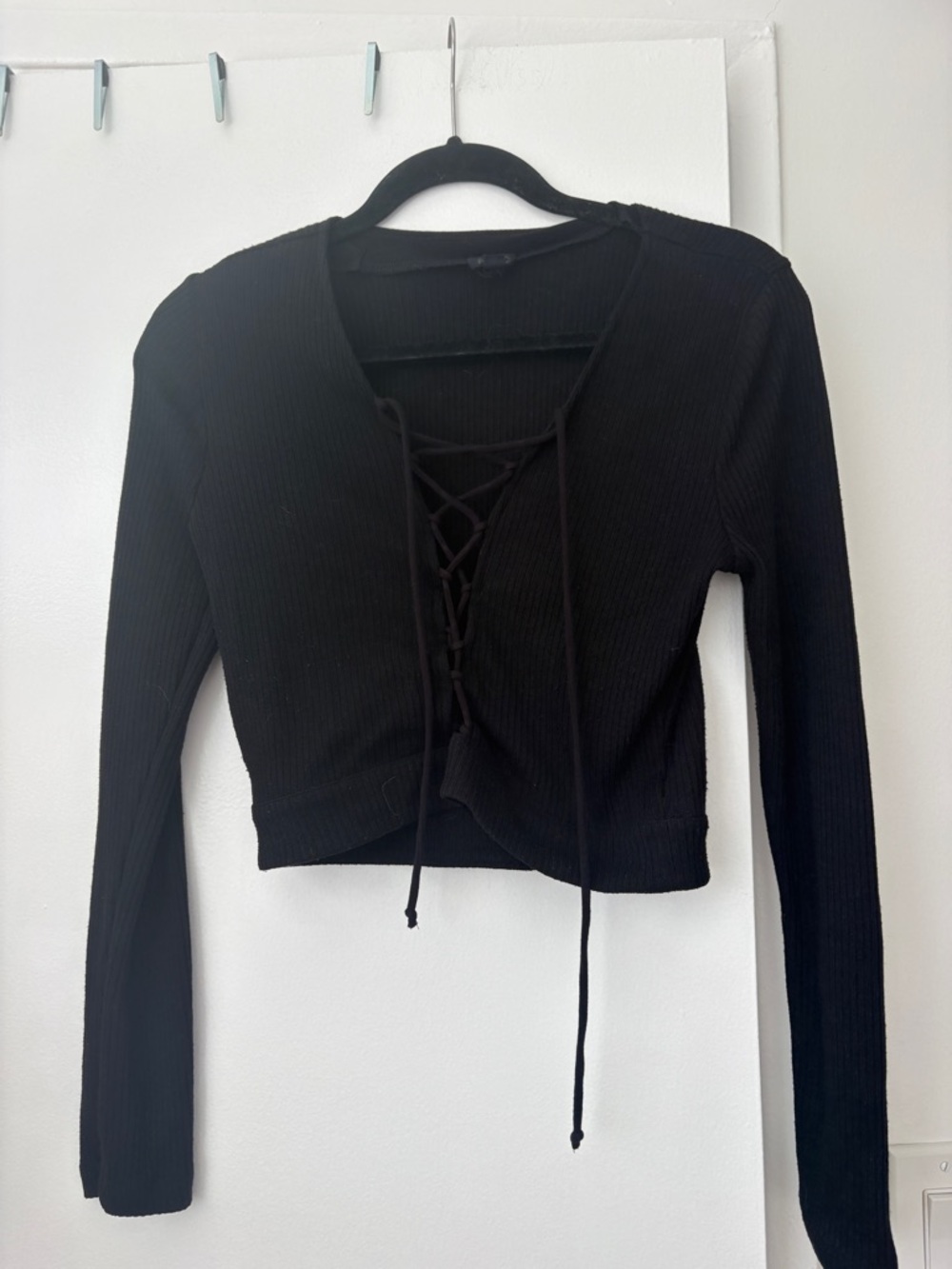 NBD Black Ribbed Lace-Up Long-Sleeve Crop Top